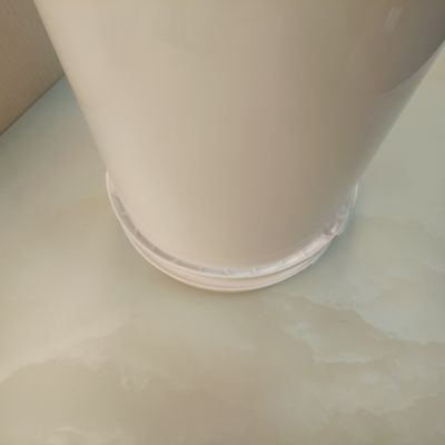 Copo branco de plástico de 5 litros com tampa, reciclável e empilhável