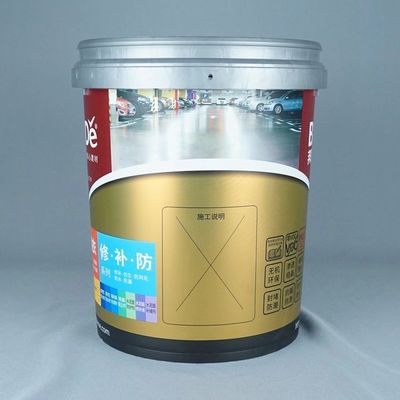 Um balde de armazenamento de alimentos de 5 galões com tampa resistente a UV