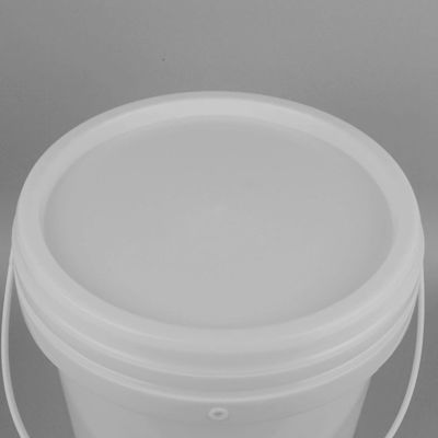 Balde de armazenamento de ferramentas impermeável Resistente à ferrugem Balde branco de 5 galões